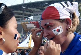 (2)French supporters in S. Korea